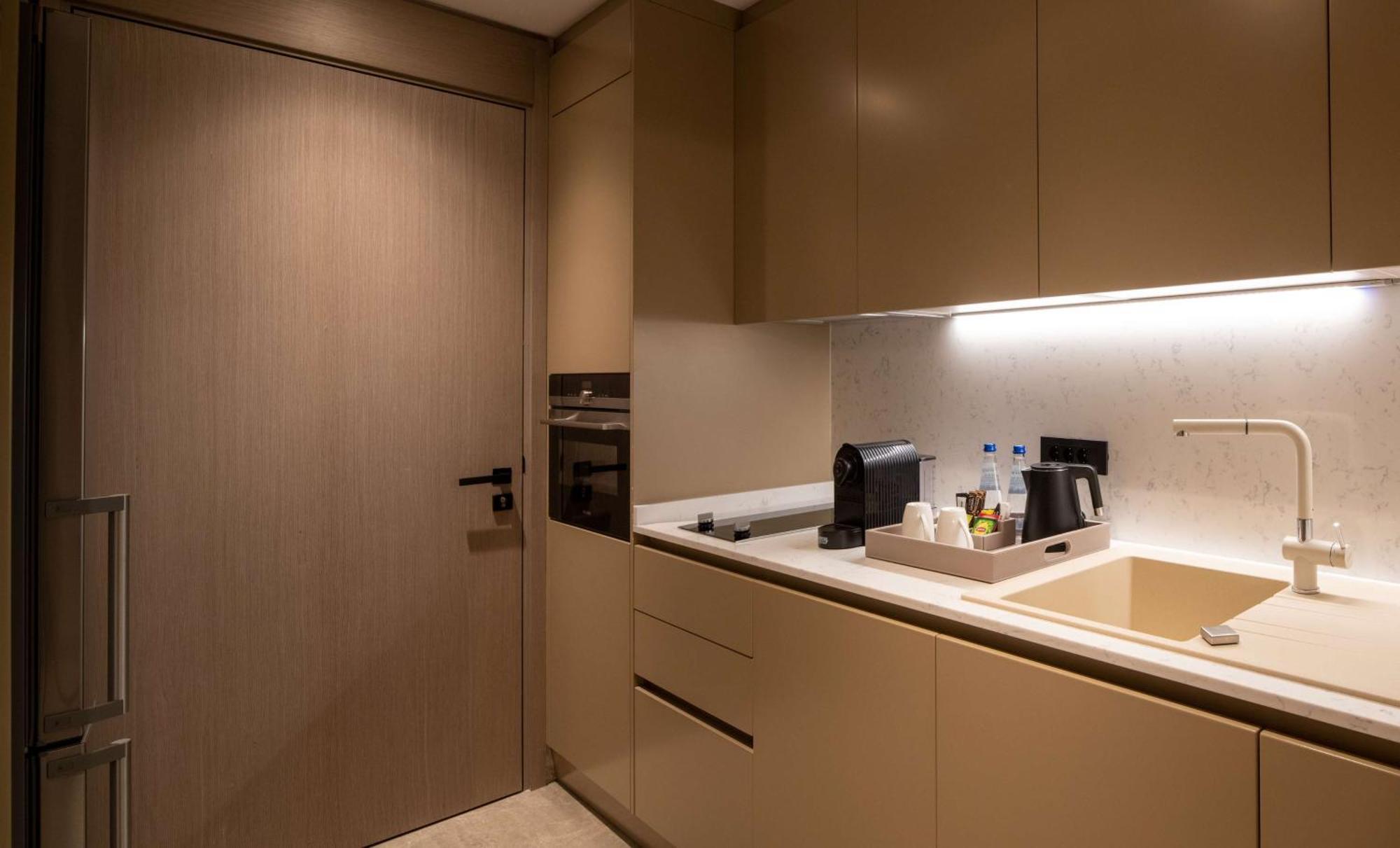 Hilton Mall Of Istanbul Exterior foto Kitchenette in a hotel room