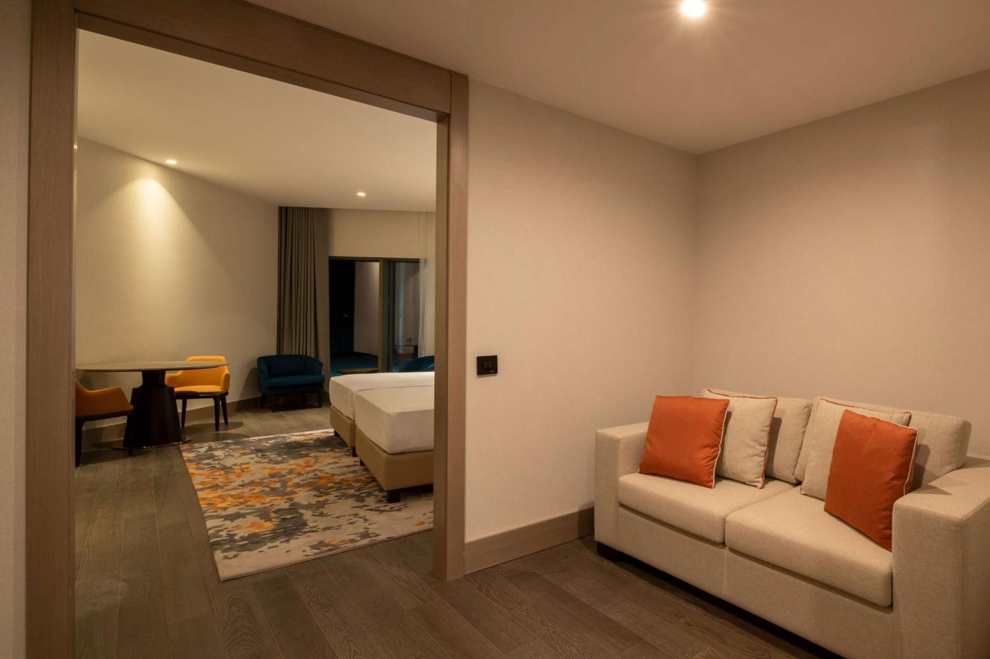 Hilton Mall Of Istanbul Exterior foto A suite at the hotel