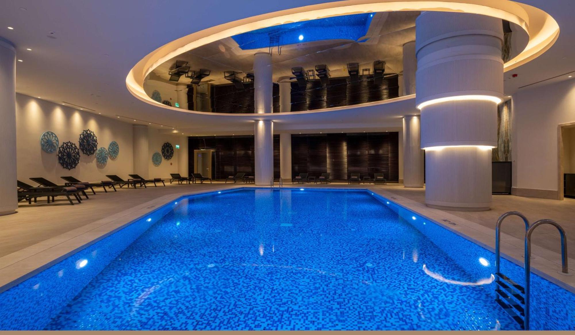 Hilton Mall Of Istanbul Exterior foto The swimming pool at the hotel